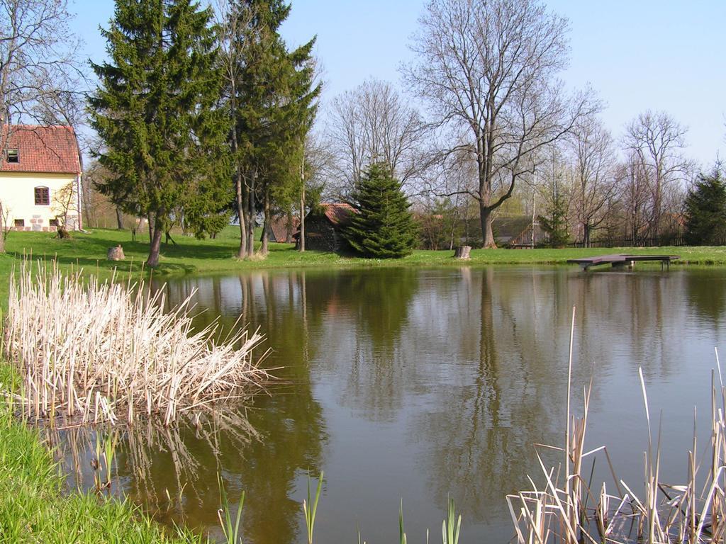 Dworek Szarki Luaran gambar
