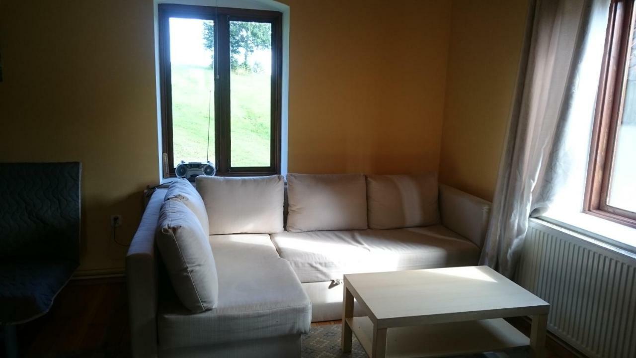 Dworek Szarki Luaran gambar